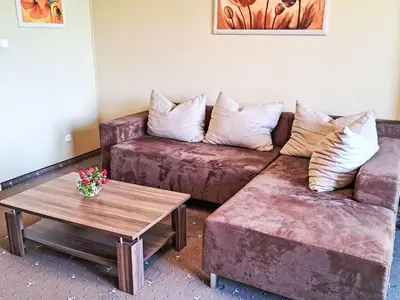 Ein Sitzbereich in der Unterkunft Apartment Wohnung 421 Seeblick by Interhome