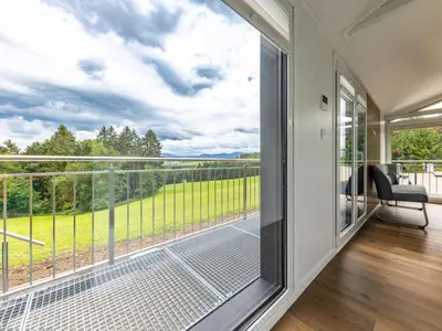 Ein Balkon oder eine Terrasse in der Unterkunft Holiday Home Karoline by Interhome