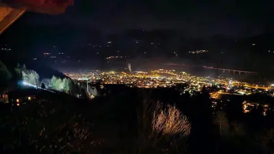 Ein allgemeiner Bergblick oder ein Berglick von der Ferienwohnung aus