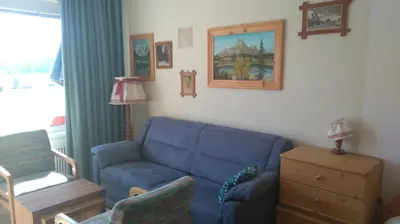 Ein Sitzbereich in der Unterkunft Good Vintage Apartment