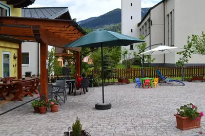 Ein allgemeiner Bergblick oder ein Berglick von der Pension aus