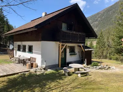 Ein allgemeiner Bergblick oder ein Berglick von des Chalets aus