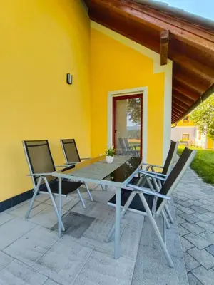 Ein Patio oder anderer Außenbereich in der Unterkunft Ferienwohnung Regau