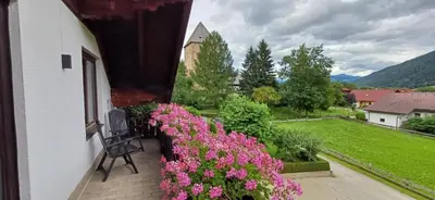 Ein allgemeiner Bergblick oder ein Berglick von der Ferienwohnung aus