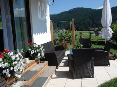 Ein allgemeiner Bergblick oder ein Berglick von des Privatzimmers aus