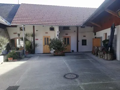 Das Gebäude in dem sich die Ferienwohnung befindet
