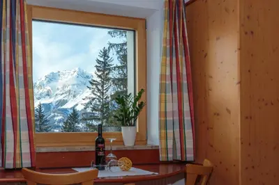 Ein allgemeiner Bergblick oder ein Berglick von der Ferienwohnung aus