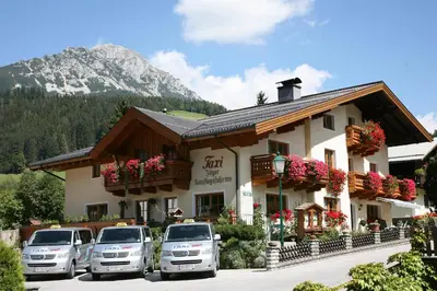 Ein allgemeiner Bergblick oder ein Berglick von der Ferienwohnung aus