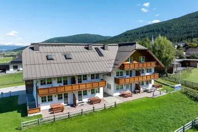 Ein allgemeiner Bergblick oder ein Berglick von der Ferienwohnung aus