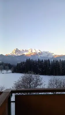 Ein allgemeiner Bergblick oder ein Berglick von der Ferienwohnung aus