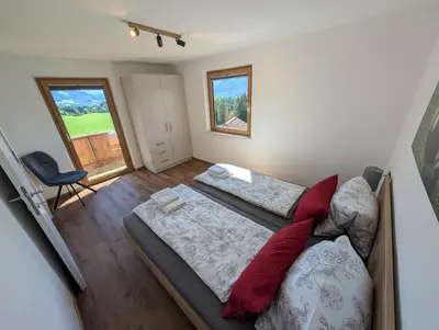 Ein Bett oder Betten in einem Zimmer der Unterkunft Ferienwohnung am Bauernhof, Seeblick, Bergpanorama