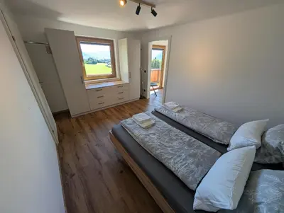 Ein Bett oder Betten in einem Zimmer der Unterkunft Ferienwohnung am Bauernhof, Seeblick, Bergpanorama