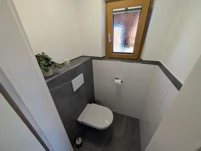 Ein Badezimmer in der Unterkunft Ferienwohnung am Bauernhof, Seeblick, Bergpanorama