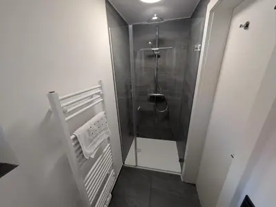 Ein Badezimmer in der Unterkunft Ferienwohnung am Bauernhof, Seeblick, Bergpanorama