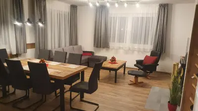 Ein Sitzbereich in der Unterkunft Gröbming apartman