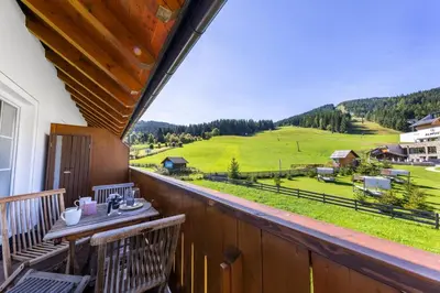 Ein allgemeiner Bergblick oder ein Berglick von der Ferienwohnung aus