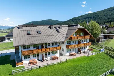 Ein allgemeiner Bergblick oder ein Berglick von der Ferienwohnung aus