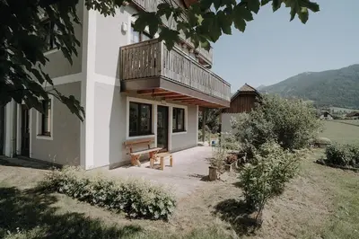 Ein allgemeiner Bergblick oder ein Berglick von der Ferienwohnung aus