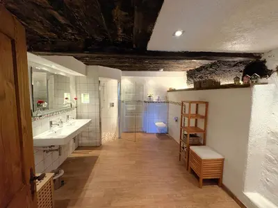 Ein Badezimmer in der Unterkunft Chalet Schipplbadstube by Interhome
