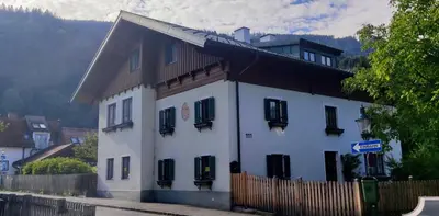 Das Gebäude in dem sich die Ferienwohnung befindet