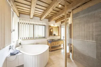 Ein Badezimmer in der Unterkunft AAF - Comfort Chalet Bergzeit