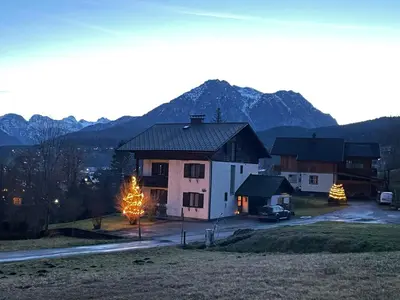Ein allgemeiner Bergblick oder ein Berglick von der Ferienwohnung aus