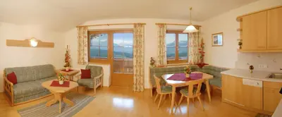 Ein Sitzbereich in der Unterkunft Appartmenthaus Geroldhof
