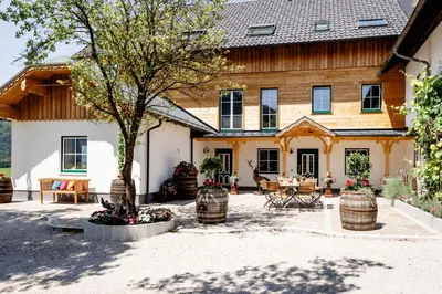 Das Gebäude in dem sich die Ferienwohnung befindet