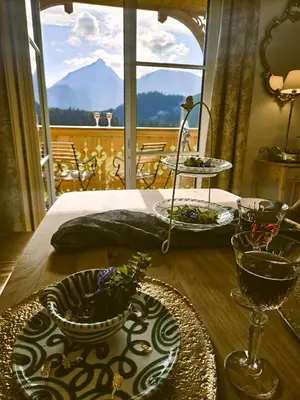 Ein allgemeiner Bergblick oder ein Berglick von der Ferienwohnung aus