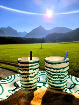 Ein allgemeiner Bergblick oder ein Berglick von der Ferienwohnung aus