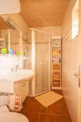 Ein Badezimmer in der Unterkunft Hütte Höhenegg