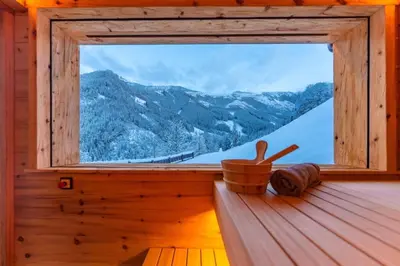 Ein allgemeiner Bergblick oder ein Berglick von des Ferienhauses aus
