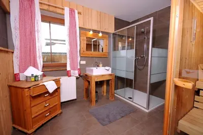 Ein Badezimmer in der Unterkunft Almchalet am Katschberg