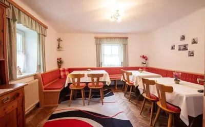 Ein Sitzbereich in der Unterkunft Ferienhaus Lacknerhof