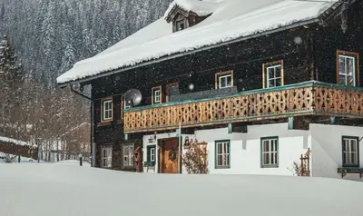 Bauernhaus Lammertal im Winter