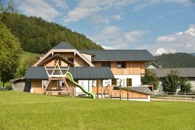 Das Gebäude in dem sich die Ferienwohnung befindet