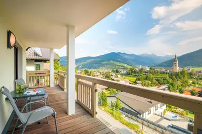 Ein allgemeiner Bergblick oder ein Berglick von der Ferienwohnung aus