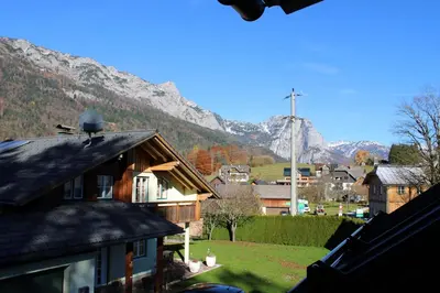 Ein allgemeiner Bergblick oder ein Berglick von der Ferienwohnung aus