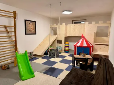 Ein Bett oder Betten in einem Zimmer der Unterkunft Gipfelruhe-ganzes Ferienhaus mit Sauna, Garten & Spielzimmer- Ramsau am Dachstein