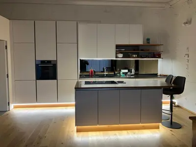 Küche/Küchenzeile in der Unterkunft Außergewöhnliche Loft-Wohnung in einer alten Barons Villa mit Südterrasse und privatem Garten