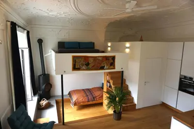 Küche/Küchenzeile in der Unterkunft Außergewöhnliche Loft-Wohnung in einer alten Barons Villa mit Südterrasse und privatem Garten