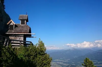 Naturlandschaft in der Nähe of country house