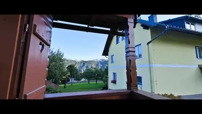 Das Gebäude in dem sich the country house befindet