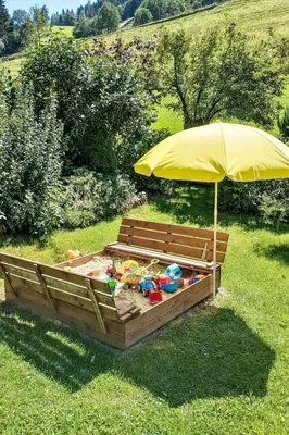 Ein Garten an der Unterkunft Holiday Home Bio-Landhaus Kesslerhof-6 by Interhome