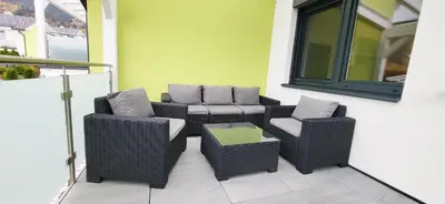 Ein Sitzbereich in der Unterkunft LandLiebe Aich by Alpenidyll Apartments