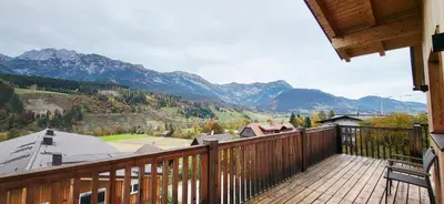 Ein allgemeiner Bergblick oder ein Berglick von der Ferienwohnung aus