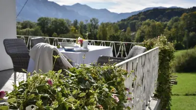 Ein allgemeiner Bergblick oder ein Berglick von der Ferienwohnung aus