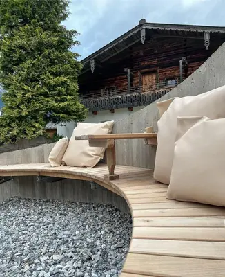 Ein Sitzbereich in der Unterkunft Historisches Alpenchalet Käth & Nanei auf Großschlaggut