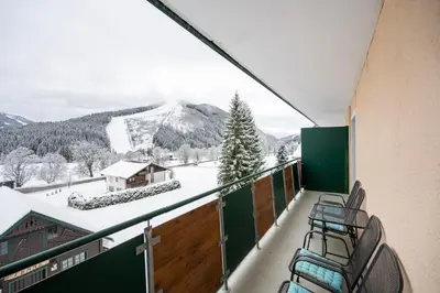 Ein allgemeiner Bergblick oder ein Berglick von der Ferienwohnung aus