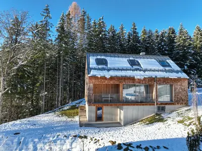 Das Gebäude in dem sich das Ferienhaus befindet
